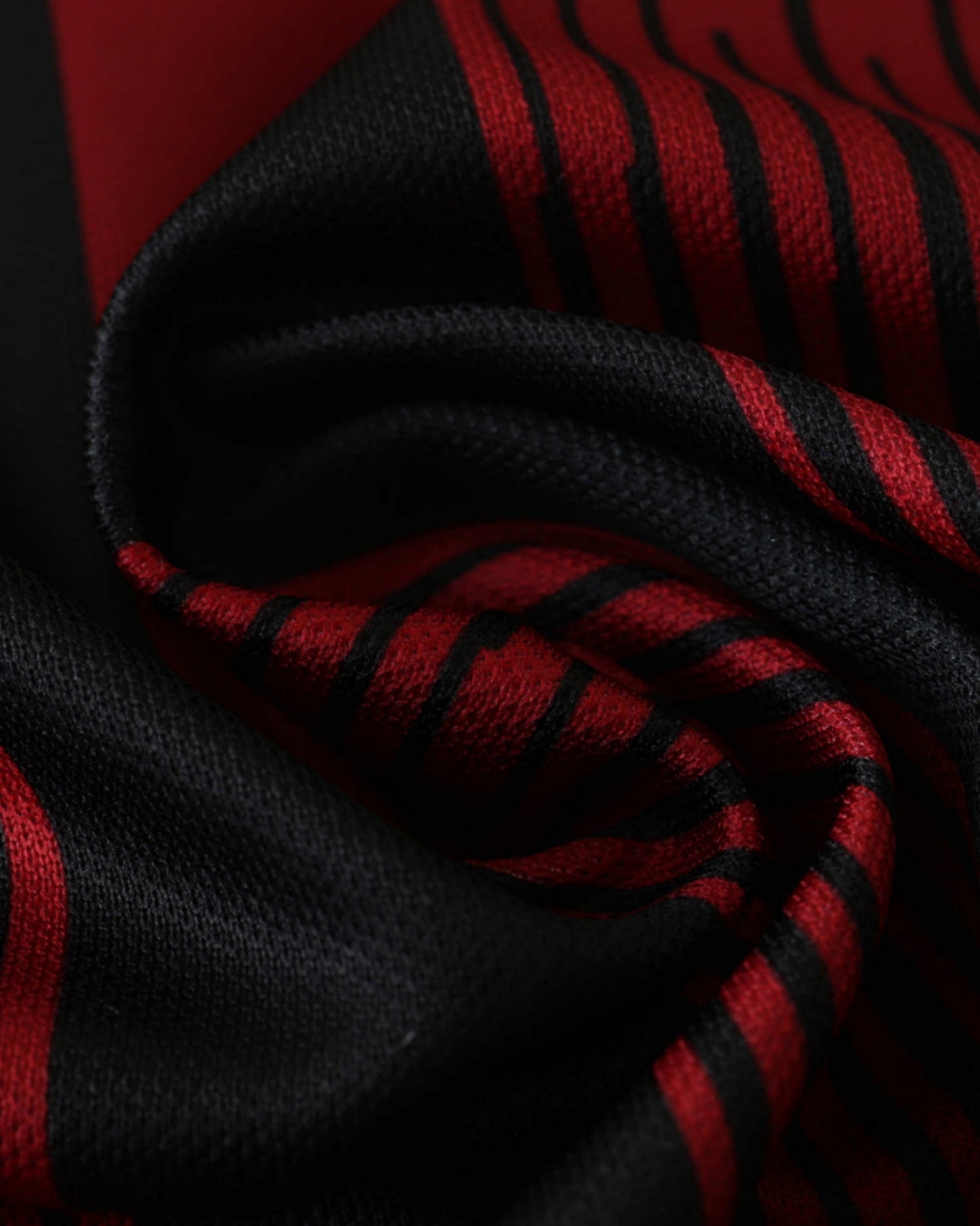 Red and black striped AC Milan retro home football jersey 2016/17 fabric and pattern detail