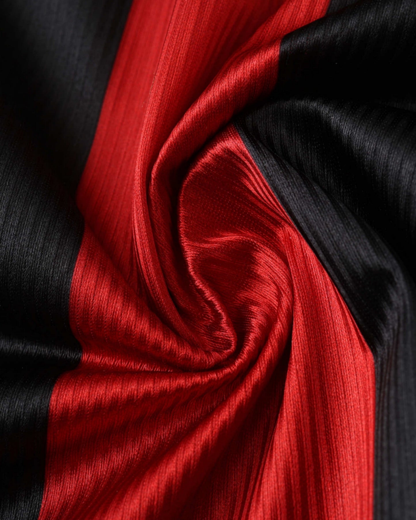 AC Milan retro third football jersey 2007/08 black and red striped fabric texture detail