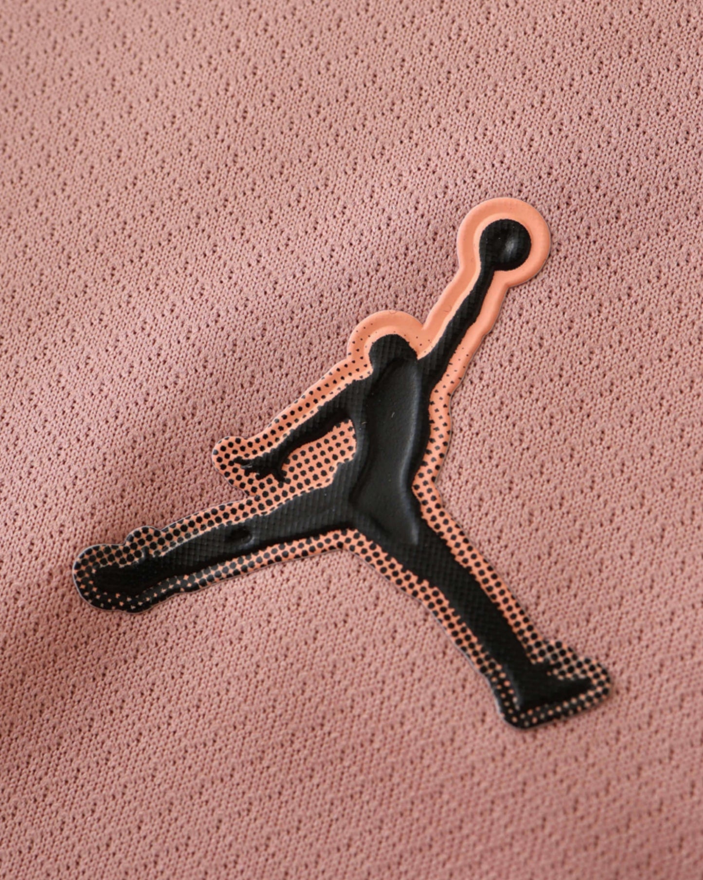 PSG third kids football jersey 2024/25 detail of black Jumpman logo on textured pink fabric