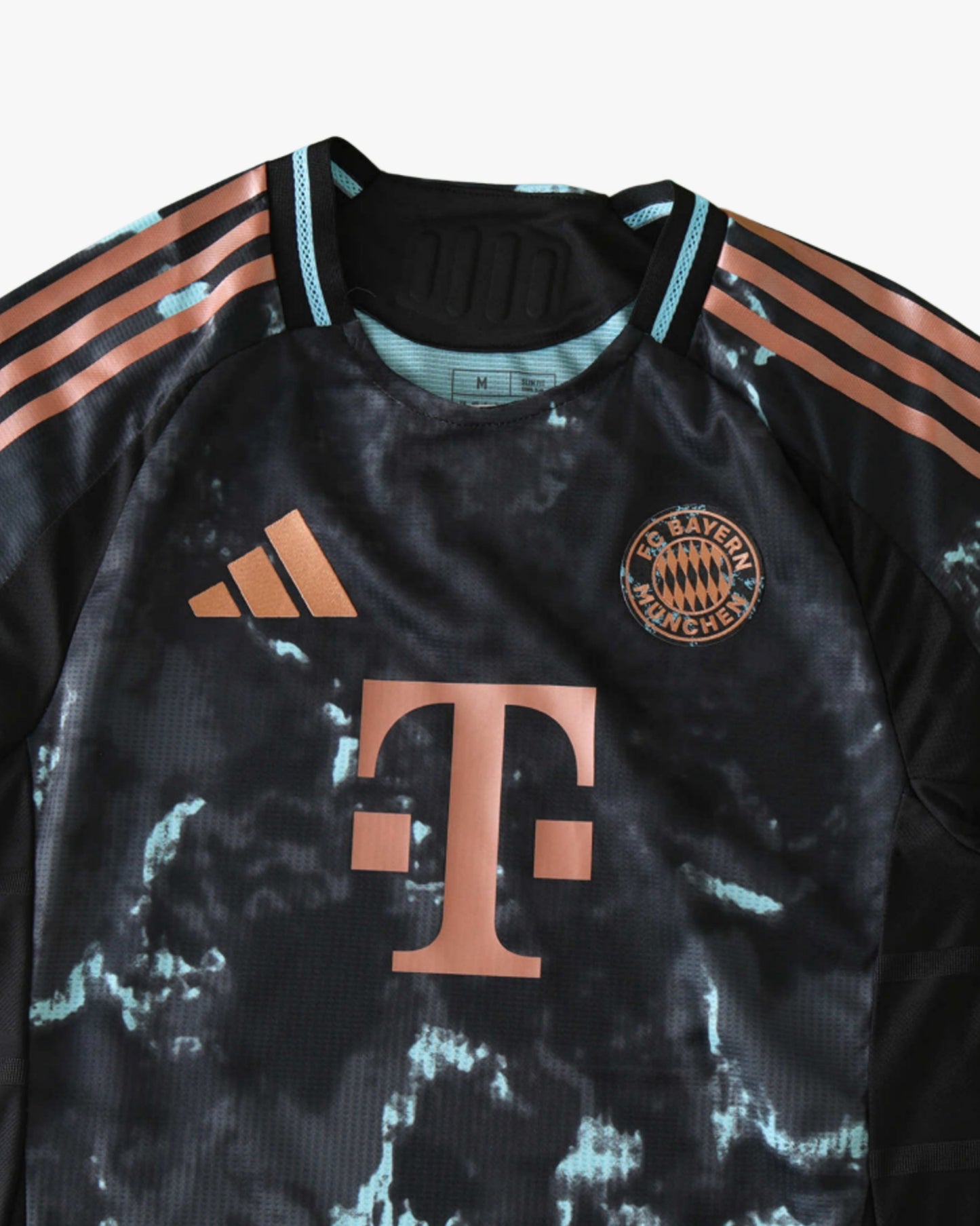 BAYERN MUNICH AWAY 2024/25 - Footxo
