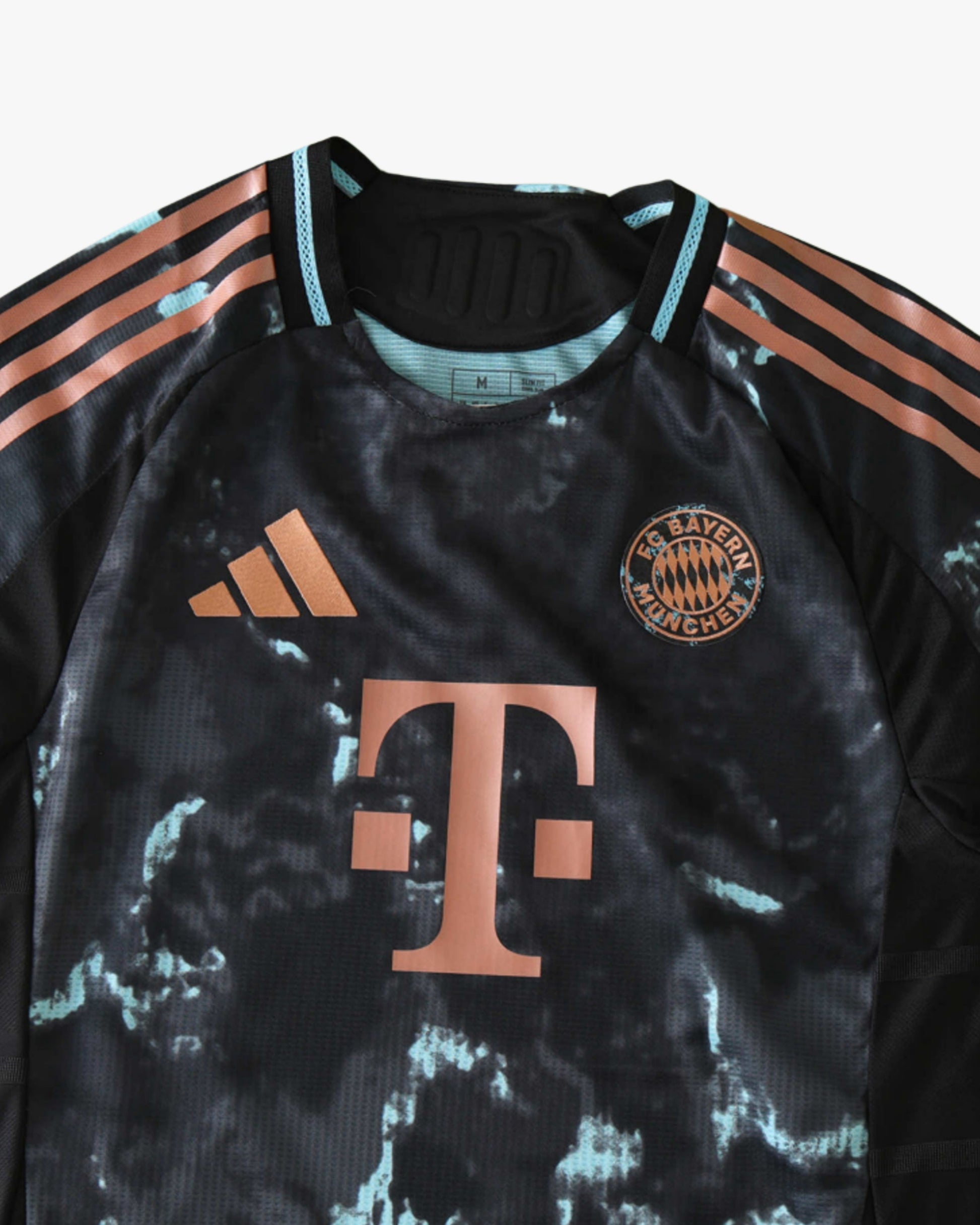 BAYERN MUNICH AWAY 2024/25 - Footxo