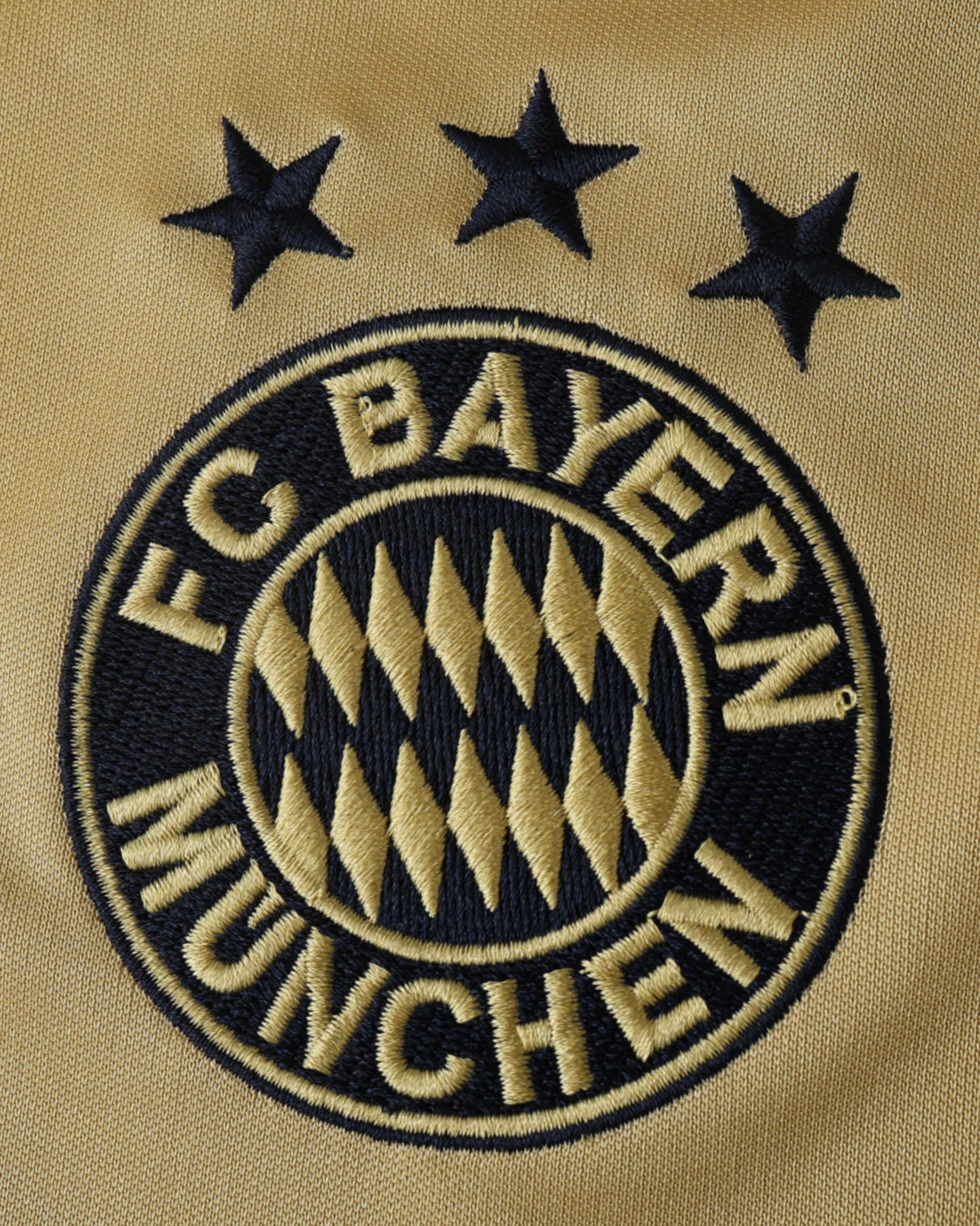 BAYERN MUNICH RETRO HOME 2004/05 - Footxo