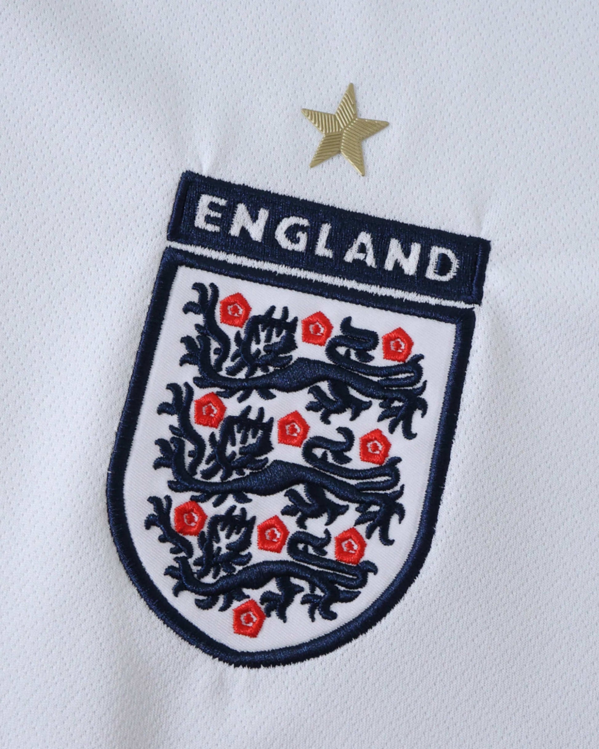ENGLAND RETRO HOME 2006/07 - Footxo