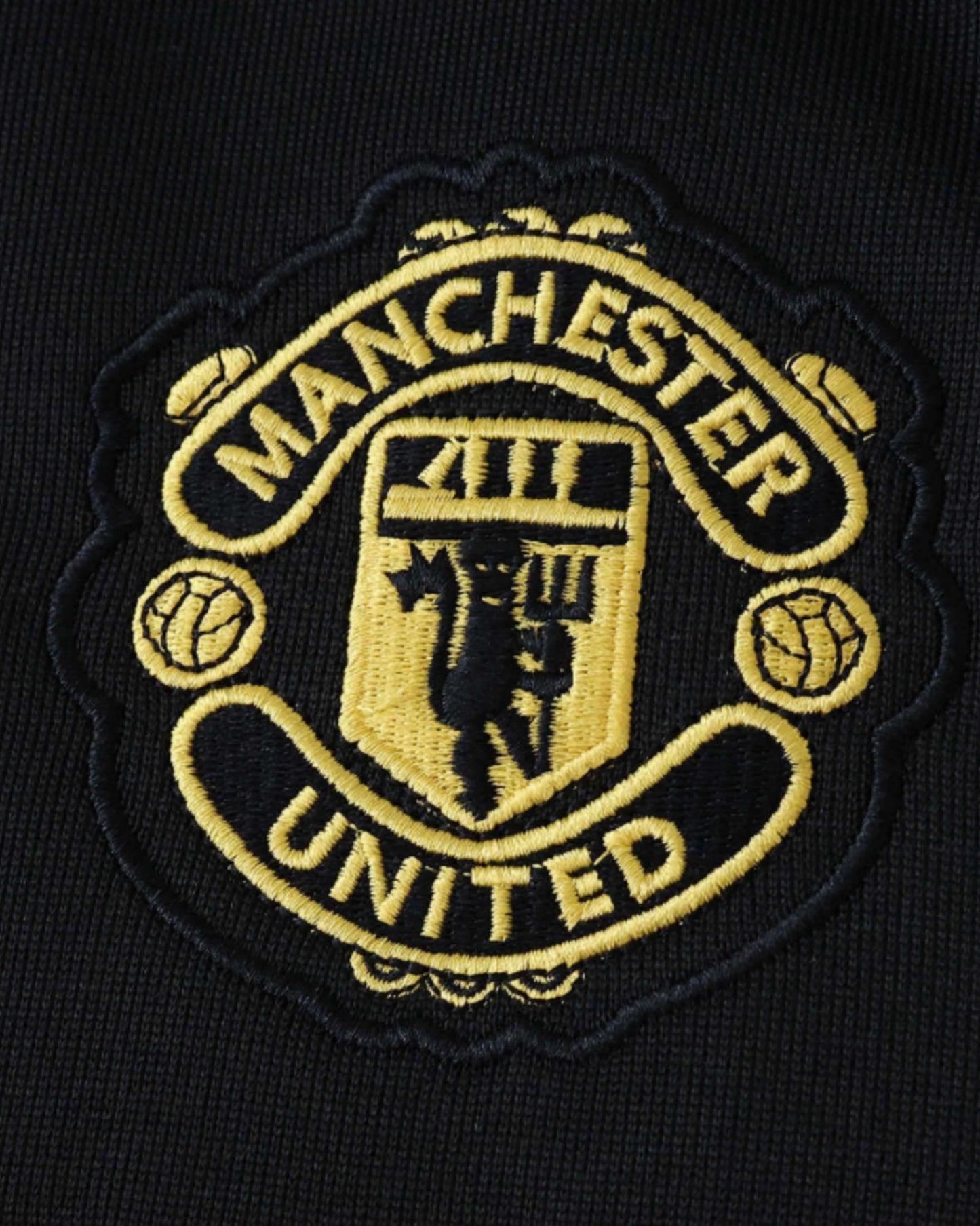 MANCHESTER UNITED x VARSITY WINDBREAKER 2025/26 - Footxo