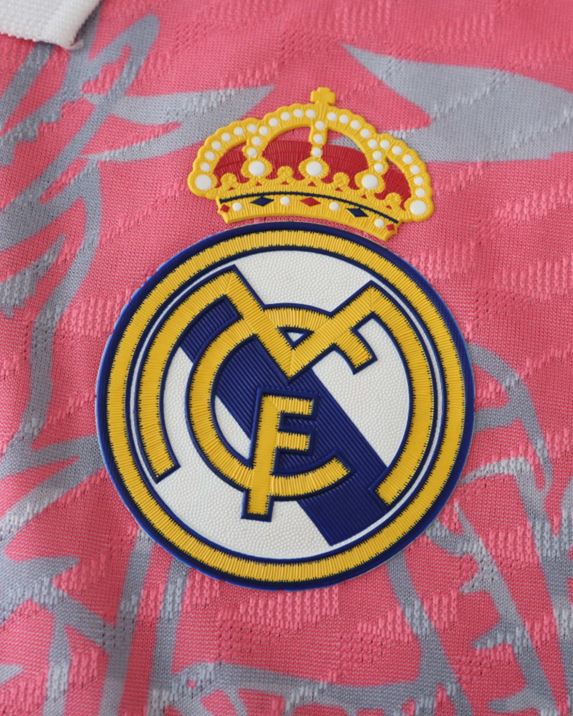REAL MADRID x HELLO KITTY PREMIUM KIT - Footxo