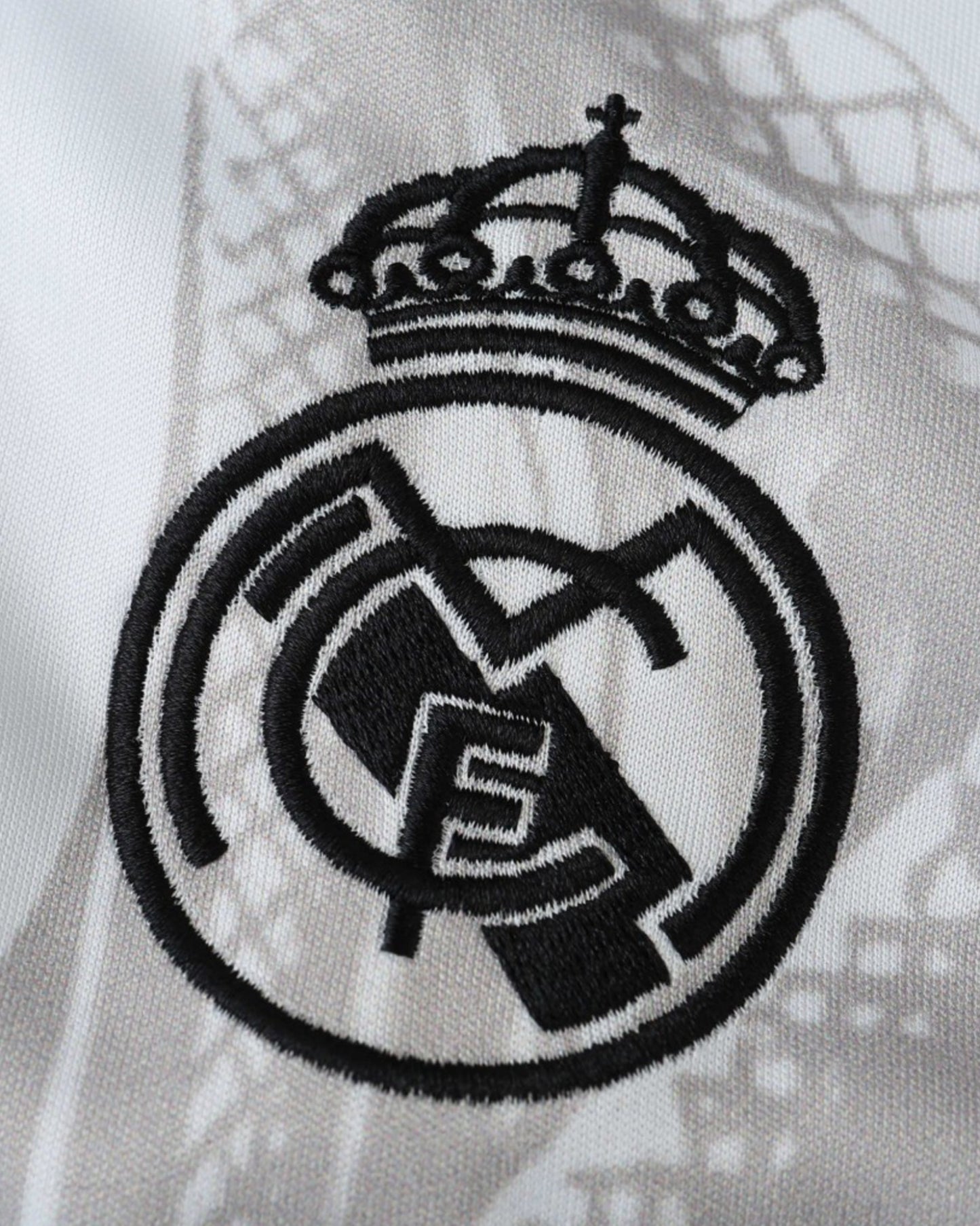 REAL MADRID x WHITE FURY PREMIUM KIT - Footxo