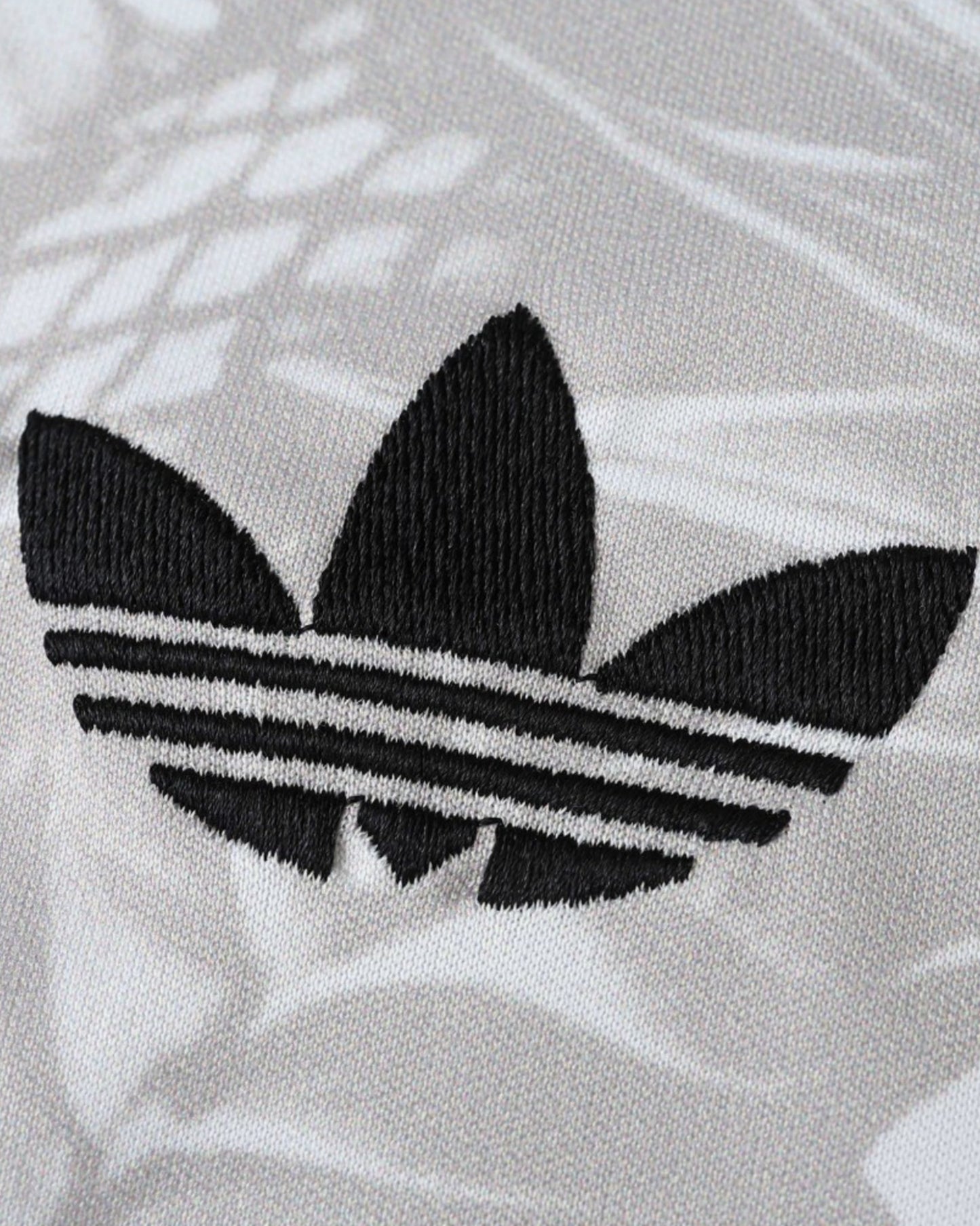 REAL MADRID x WHITE FURY PREMIUM KIT - Footxo