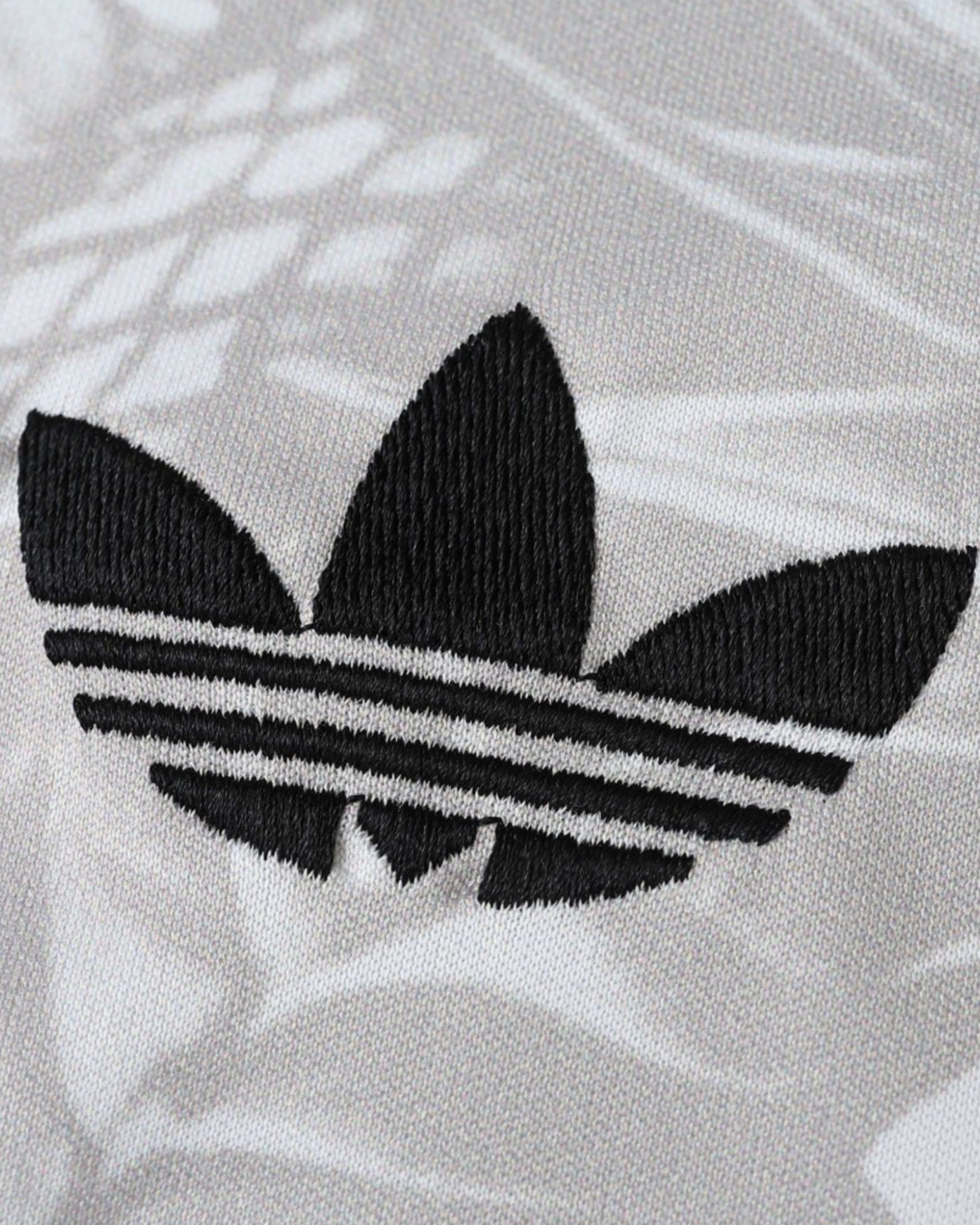 REAL MADRID x WHITE FURY PREMIUM KIT - Footxo